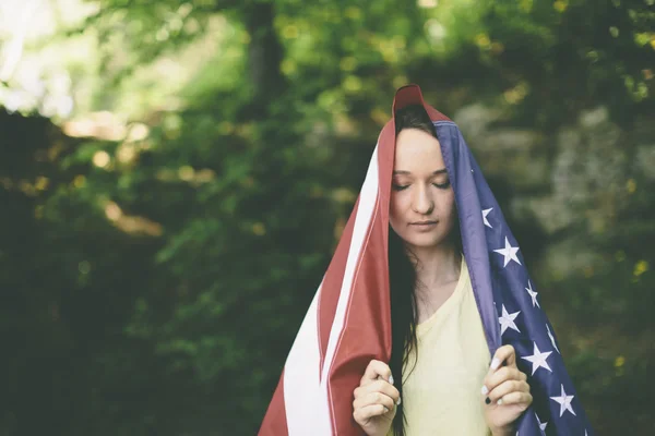 Kobieta z flagą usa — Zdjęcie stockowe