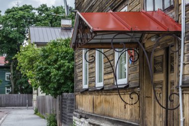 metal tenteli tarihi kapı