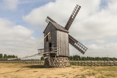 Yel değirmeni karayolu ile