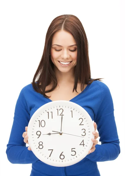 Γυναίκα εκμετάλλευση μεγάλο ρολόι — Φωτογραφία Αρχείου