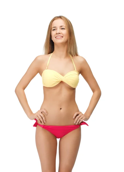 Vacker kvinna i bikini — Stockfoto