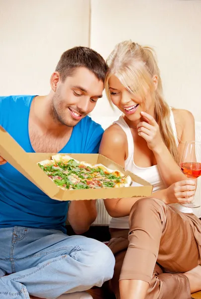 ロマンチックなカップルは夕食 — ストック写真