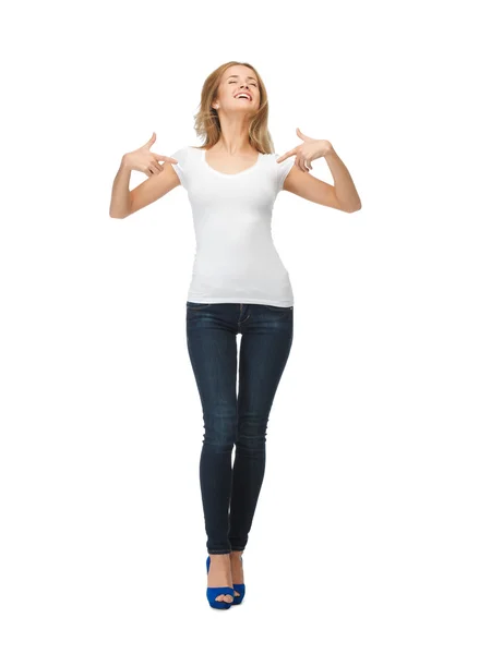 Smiling teenage girl in blank white t-shirt — Stock Photo, Image