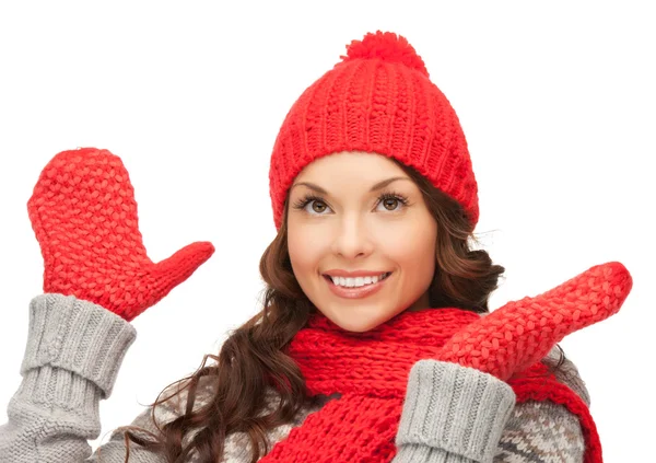 Beautiful woman in hat, muffler and mittens — Stok fotoğraf