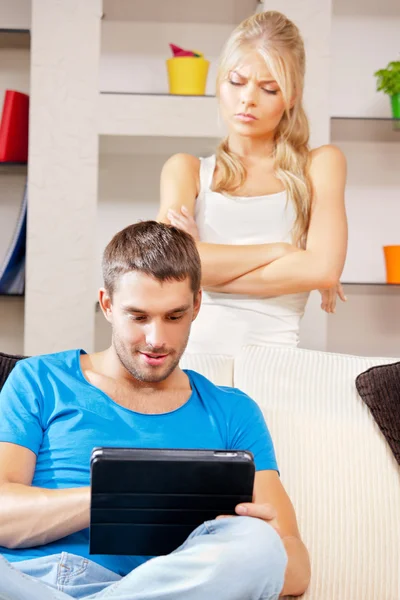 Couple avec tablette PC — Photo