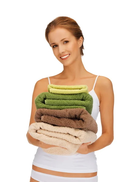 Mooie vrouw met handdoeken — Stockfoto