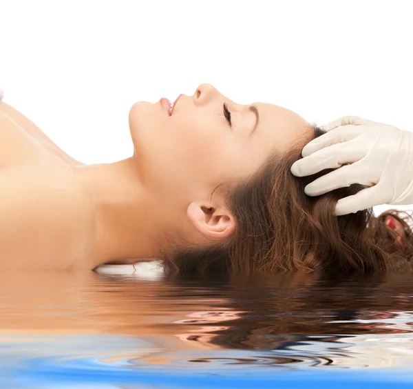 Beautiful woman in spa — Stock Photo, Image