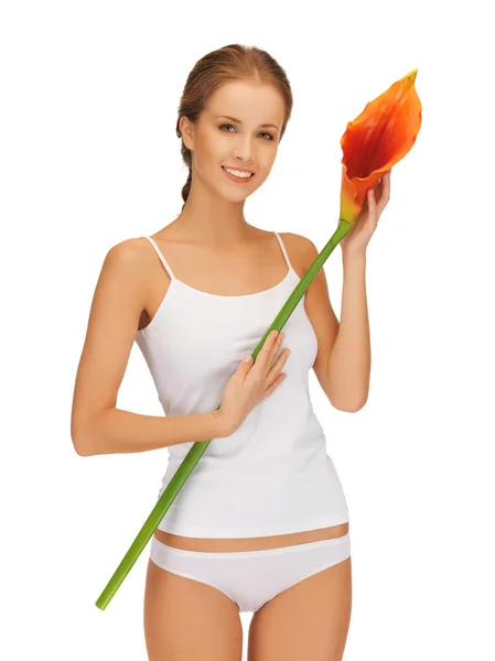 Bella donna con calla lilly — Foto Stock