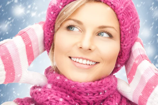 Beautiful woman in hat, muffler and mittens — Stock Photo, Image