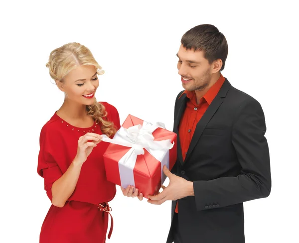 男と女のプレゼント — ストック写真