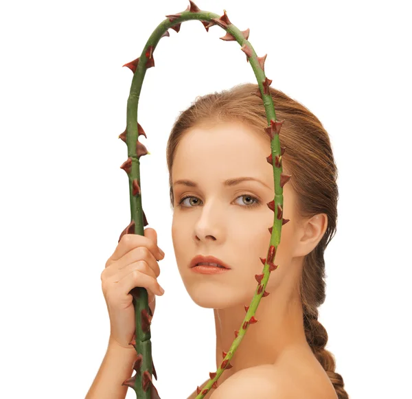 Mulher segurando ramo com espinhos — Fotografia de Stock