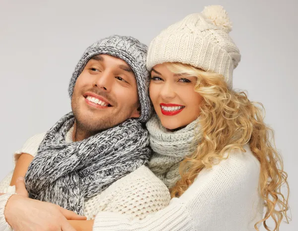 Casal de família em uma roupa de inverno — Fotografia de Stock