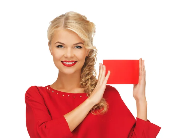 Krásná žena v červených šatech s karta Poznámka — Stock fotografie