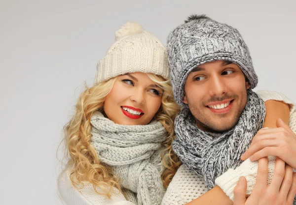 Familjen par i en vinterkläder — Stockfoto