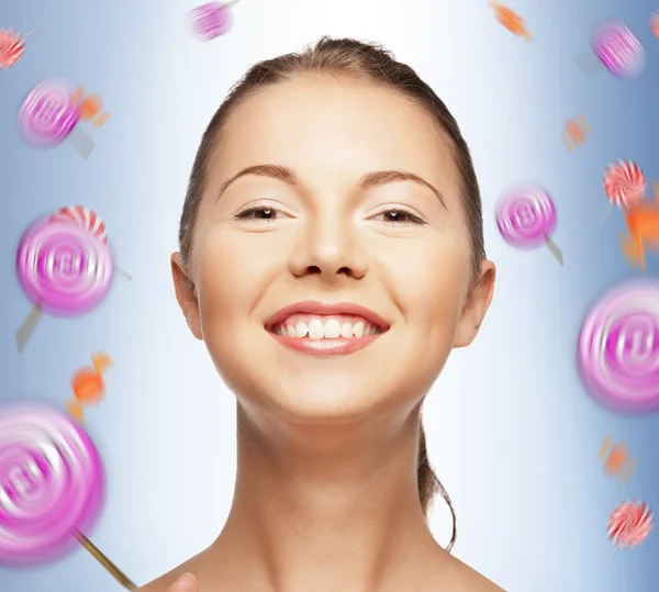 Gelukkig tienermeisje met lollies — Stockfoto