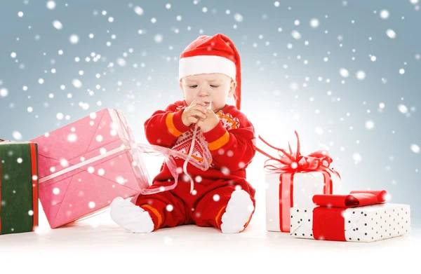 크리스마스 선물 산타 도우미 베이비 — 스톡 사진