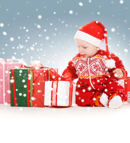 Noel Baba Noel hediyeleri yardımcı bebekle — Stok fotoğraf