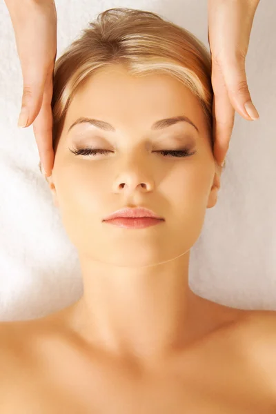 Beautiful woman in massage salon — Stock Photo, Image