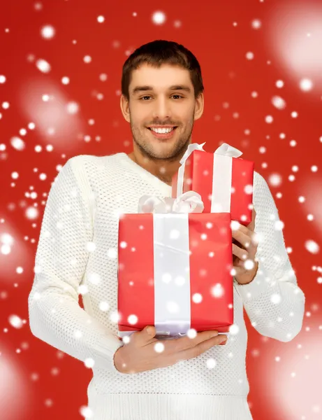 Hombre sosteniendo muchas cajas de regalo — Foto de Stock