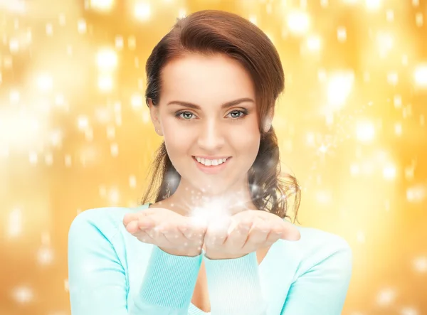 Magie auf den Handflächen — Stockfoto