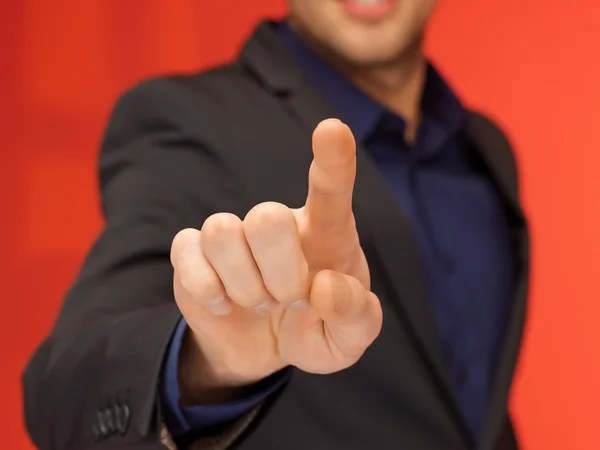 Schöner Mann im Anzug drückt virtuellen Knopf — Stockfoto