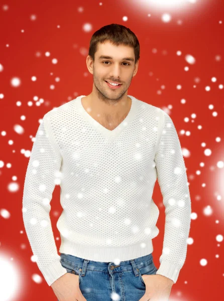 Schöner Mann im warmen Pullover — Stockfoto