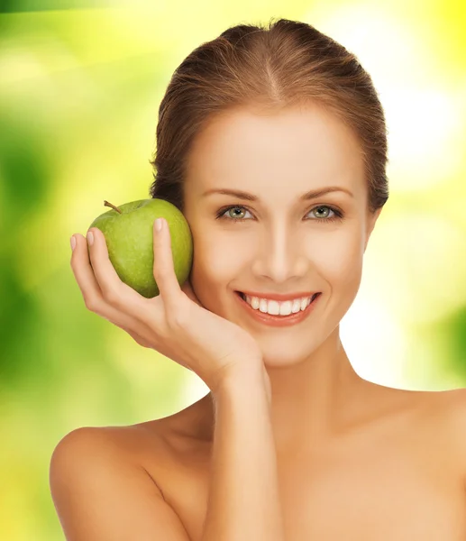 Mujer con manzana verde —  Fotos de Stock