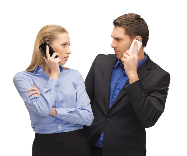 Man and woman with cell phones — Stock Photo, Image