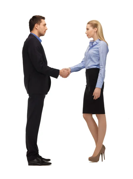 Hombre y mujer estrechando sus manos —  Fotos de Stock