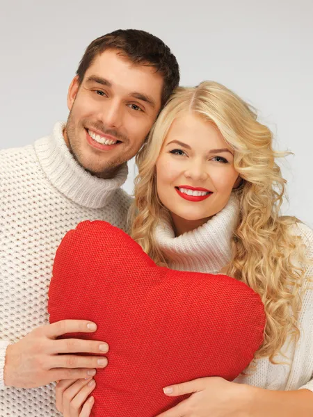 Couple de famille dans un pull avec coeur — Photo