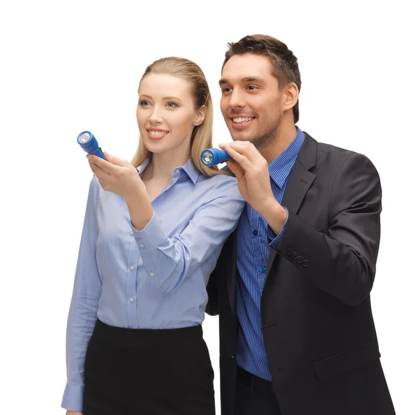 Uomo e donna con torce elettriche — Foto Stock