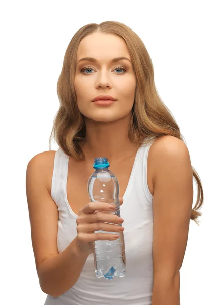 Młoda piękna kobieta z butelką wody — Zdjęcie stockowe