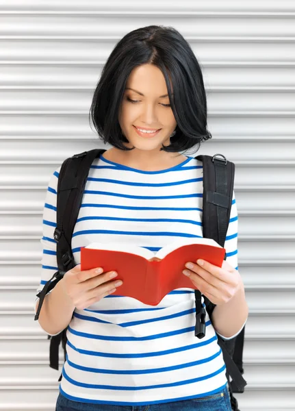 Nő, táska és könyv — Stock Fotó