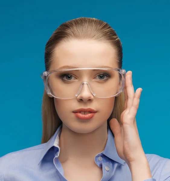 Empresaria en gafas protectoras — Foto de Stock