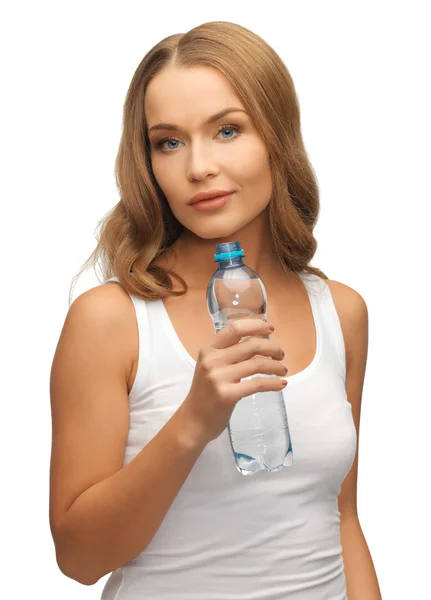 Junge schöne Frau mit Flasche Wasser — Stockfoto