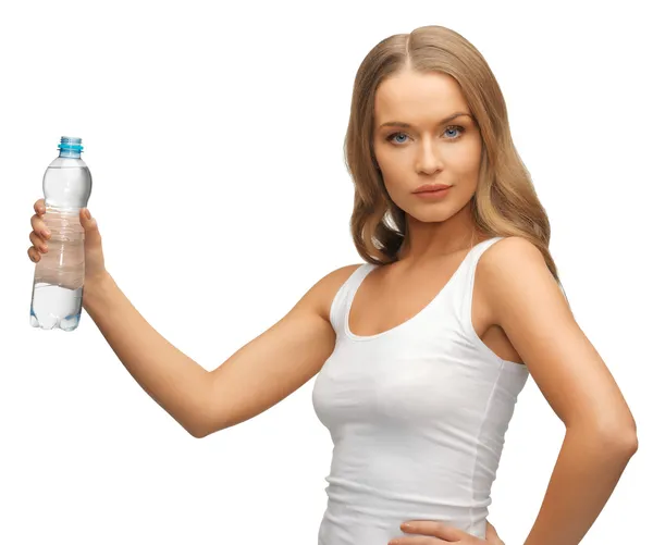 Junge schöne Frau mit Flasche Wasser — Stockfoto