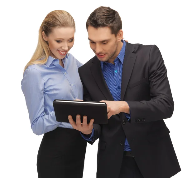 Hombre y mujer con tableta pc — Foto de Stock