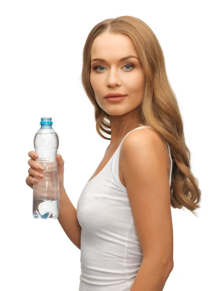 Junge schöne Frau mit Flasche Wasser — Stockfoto