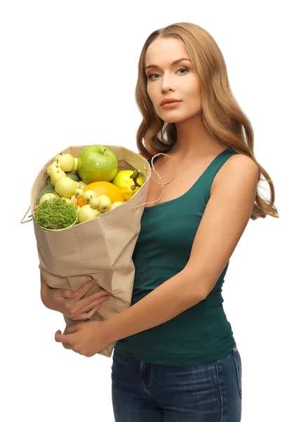 Vrouw met winkelen zakhoogtepunt van vruchten — Stockfoto
