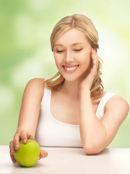 有绿色苹果的女人 — 图库照片