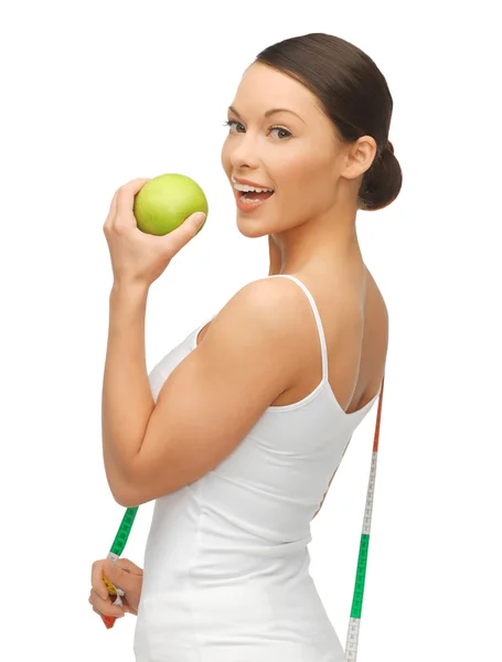 Mulher com fita métrica e maçã — Fotografia de Stock