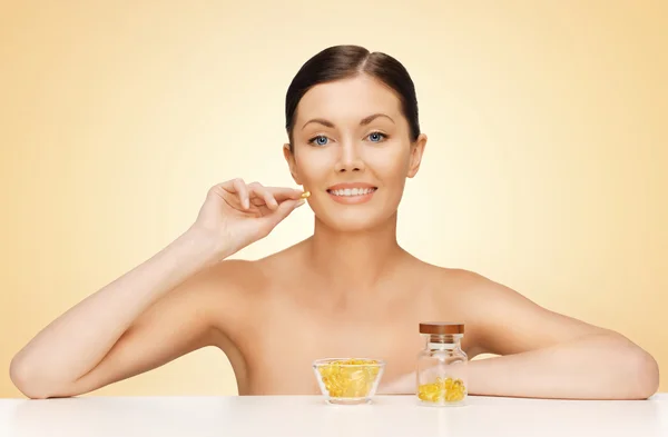 Mujer con vitaminas — Foto de Stock