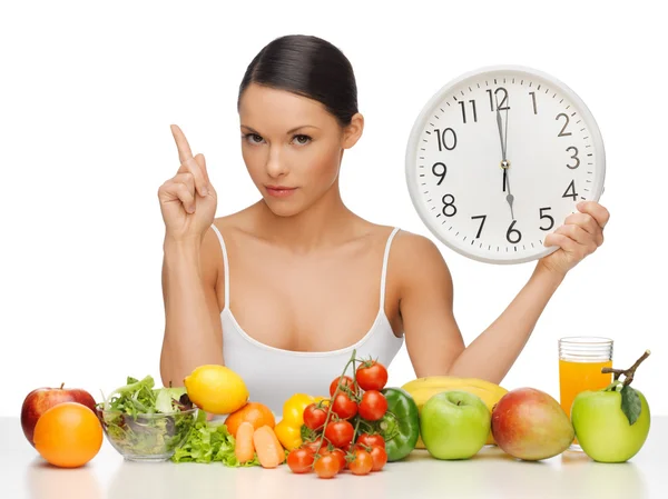 Frau mit großer Uhr — Stockfoto