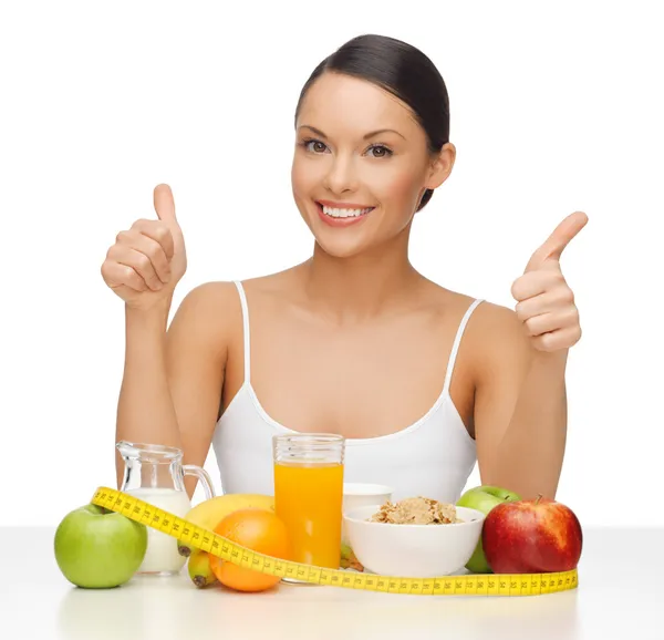 Mujer con comida saludable — Foto de Stock