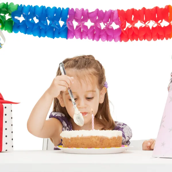 Litle girl with birthday cake — Stock Photo, Image
