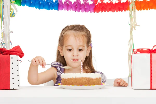 Niña con pastel de cumpleaños Fotos De Stock