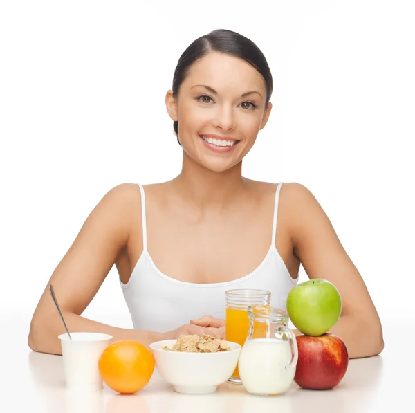 Mujer con yogur — Foto de Stock