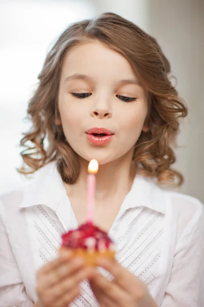 Κορίτσι με cupcake — Φωτογραφία Αρχείου