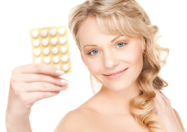 Donna con pillole — Foto Stock
