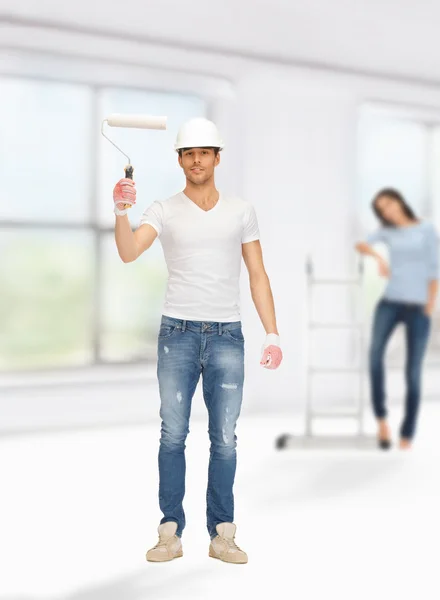 Hombre y mujer renovando su hogar — Foto de Stock